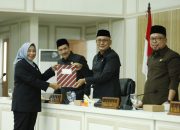 Pj Wali Kota Palopo Ikuti Rapat Paripurna Penetapan LKPj Anggaran 2024
