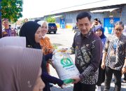 Hadiri Pelepasan Penyaluran Bantuan Pangan Beras, Ini Harapan Pj Wali Kota Palopo